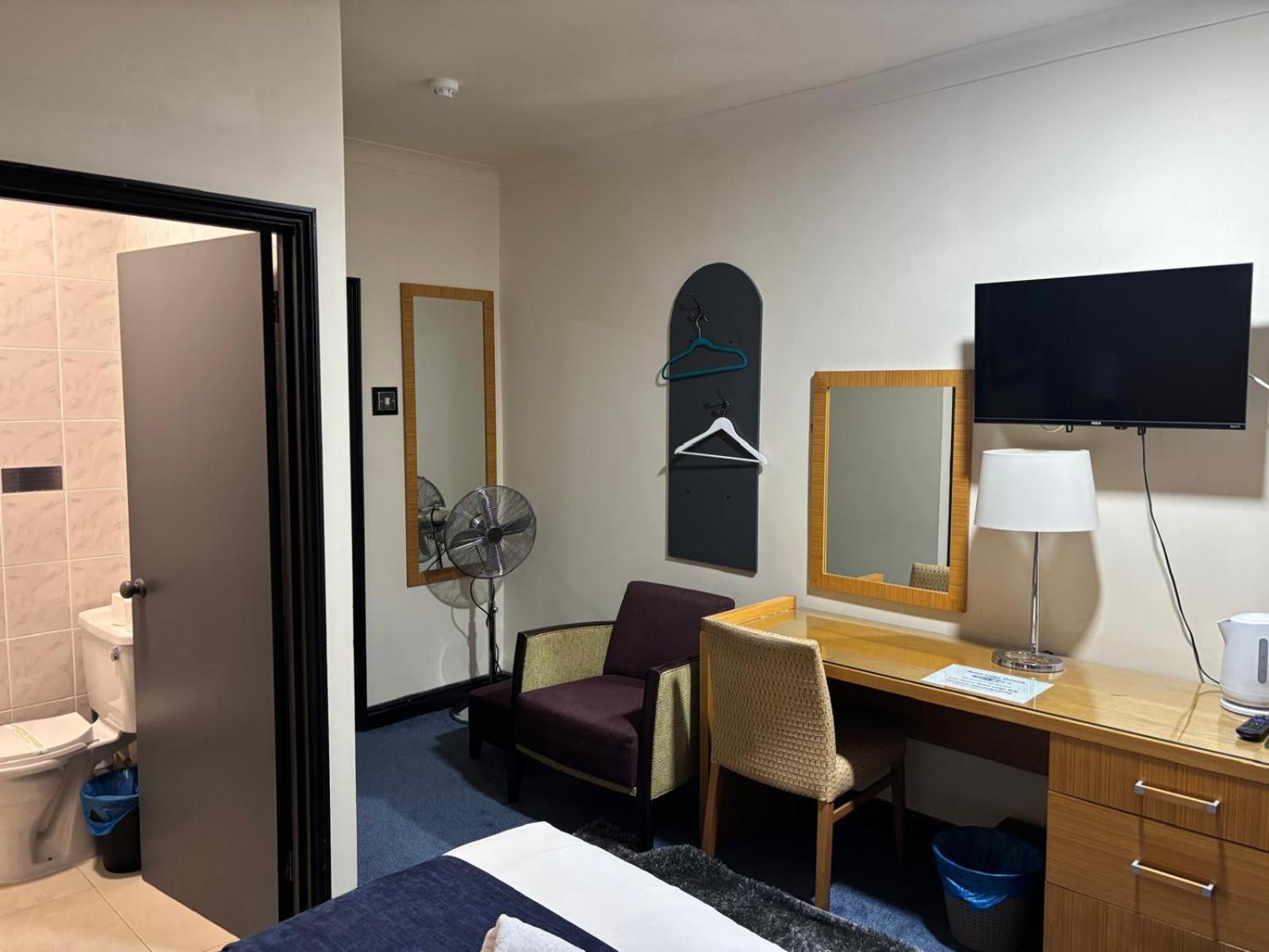 Acorn Lodge Hotel Gatwick & Parking Horley Eksteriør billede