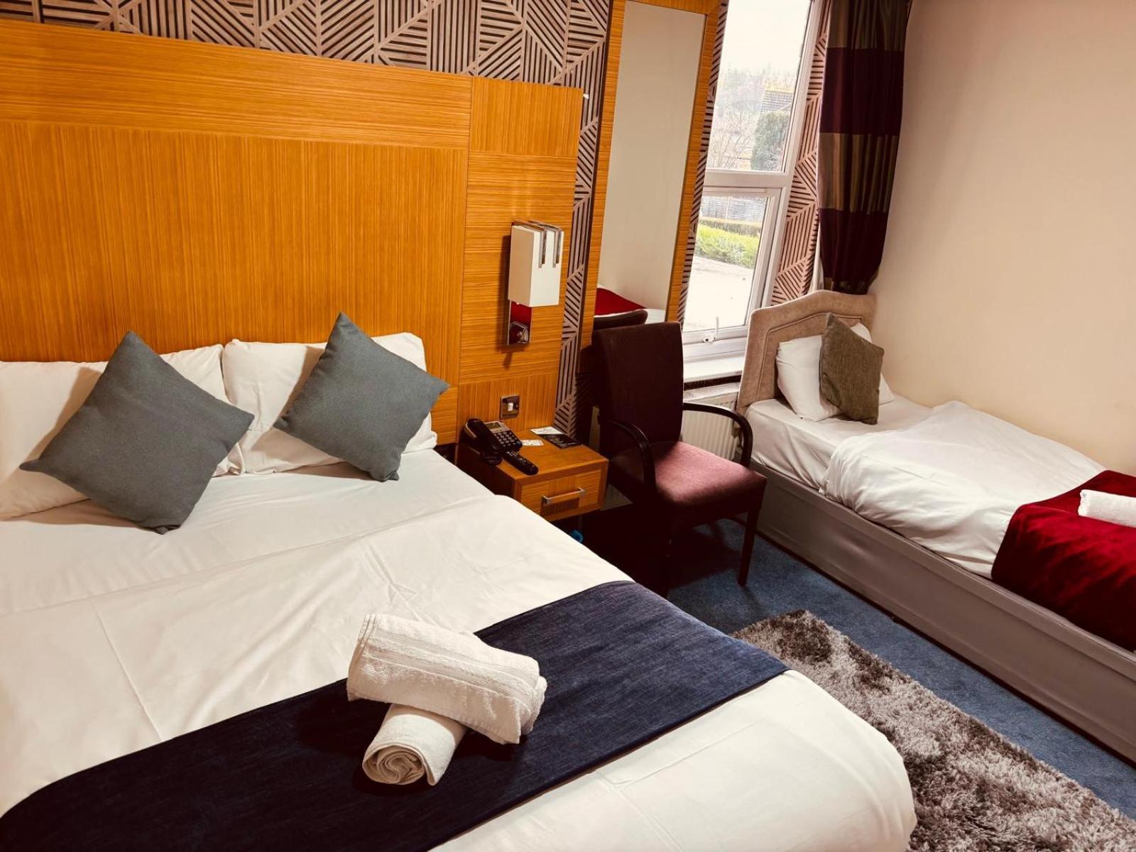 Acorn Lodge Hotel Gatwick & Parking Horley Eksteriør billede