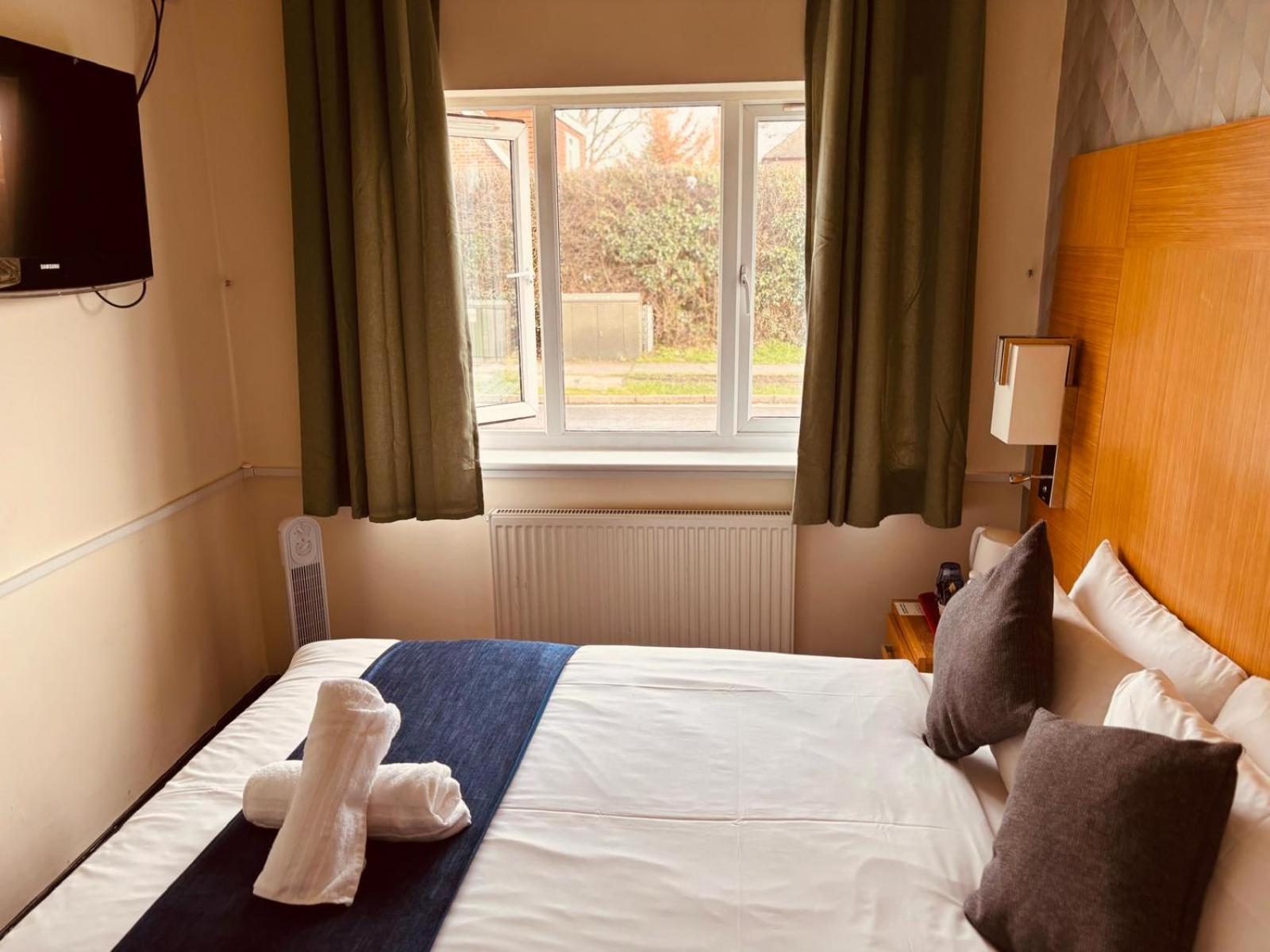 Acorn Lodge Hotel Gatwick & Parking Horley Eksteriør billede