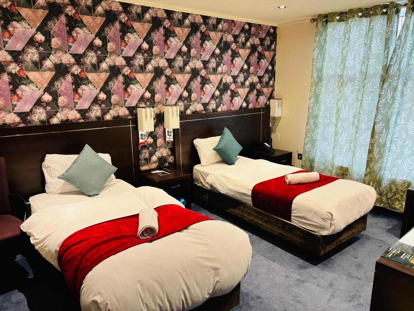 Acorn Lodge Hotel Gatwick & Parking Horley Eksteriør billede